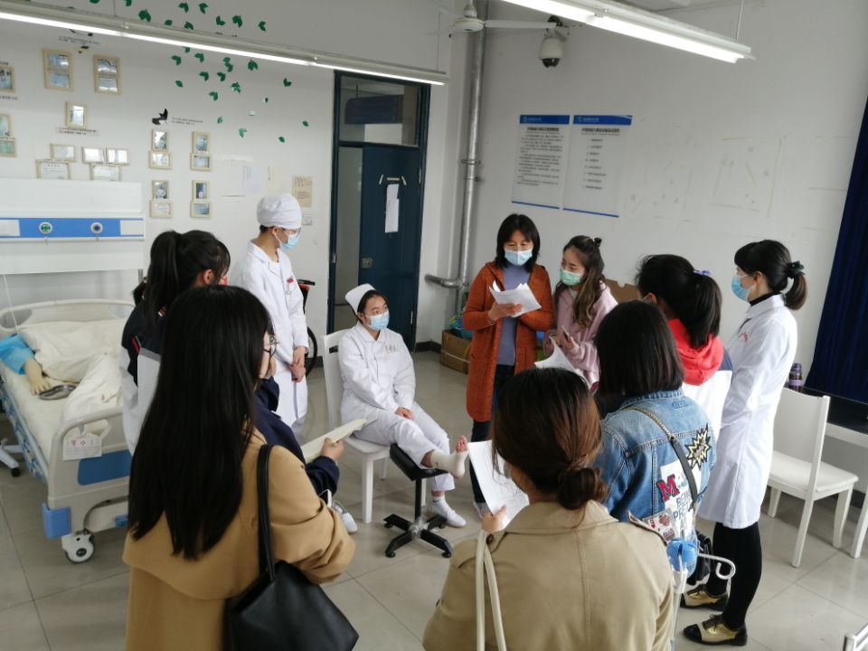 说明: C:\Users\李莉\Desktop\四川天府新区职业学校到校交流照片\33.jpg