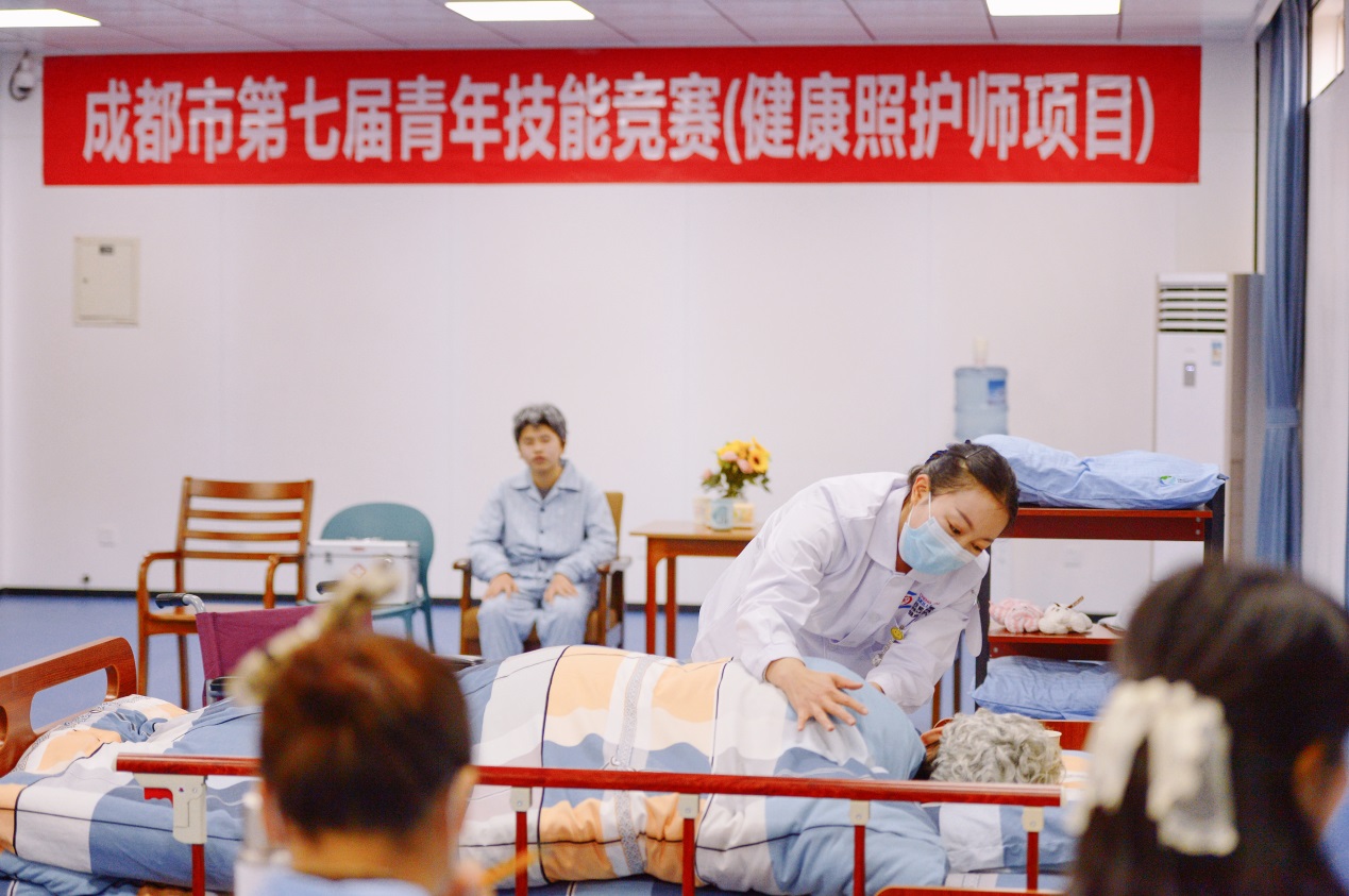 说明: H:\00000\12.27成都市人社青年技能竞赛\新闻稿\2021.12.28市青赛照片 高寒\b15752639bc7c4d1a86a8732443f647.jpg