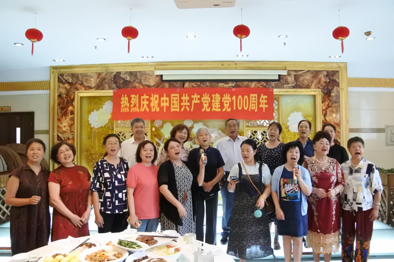 说明: E:\工会相关工作\离退休\离退休活动\2021\20210624离退休50年党龄纪念章发放\DSC_5865.JPG