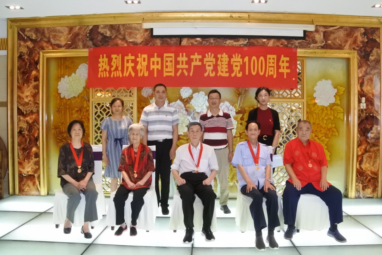 说明: E:\工会相关工作\离退休\离退休活动\2021\20210624离退休50年党龄纪念章发放\DSC_5856.JPG
